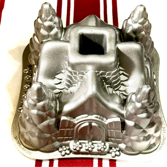 NORDIC WARE FAIRYTALE COTTAGE 10-CUP BUNDT PAN—HEAVY CAST ALUMINUM Made in USA - Picture 9 of 10